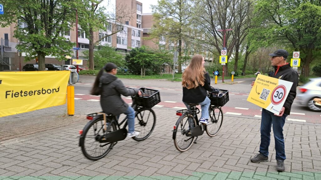 Maak de snelheid 30 km/h op de bebouwde plaats. 5 Actie 30 km redt levens 20250417 081212 web 1024x576 1