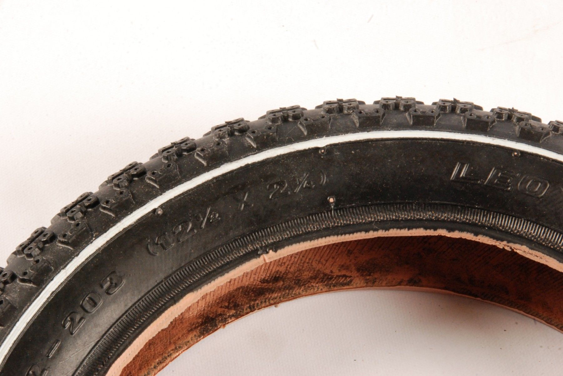 Volare Buitenband - 12 inch - Nopjes - Zwart - Kinderfiets 2 Volare Buitenband - 12 inch - Nopjes - Zwart - Kinderfiets - Afbeelding 2