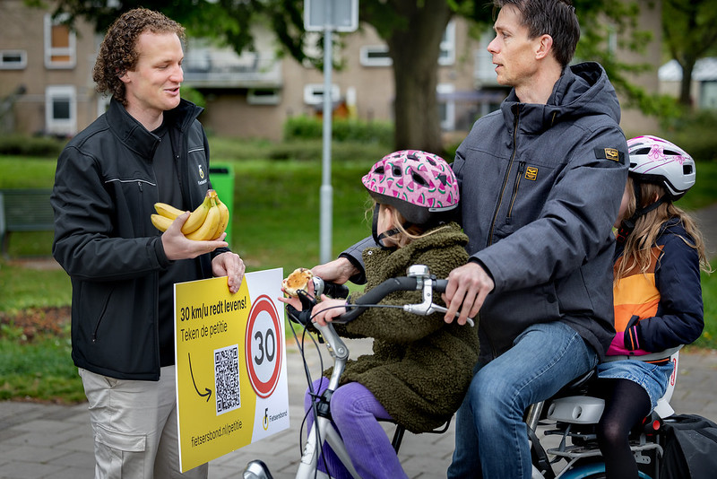 Eerder dit jaar voerde de Fietsersbond al actie voor 30 km per uur in Nieuwegein Foto DigiDaan