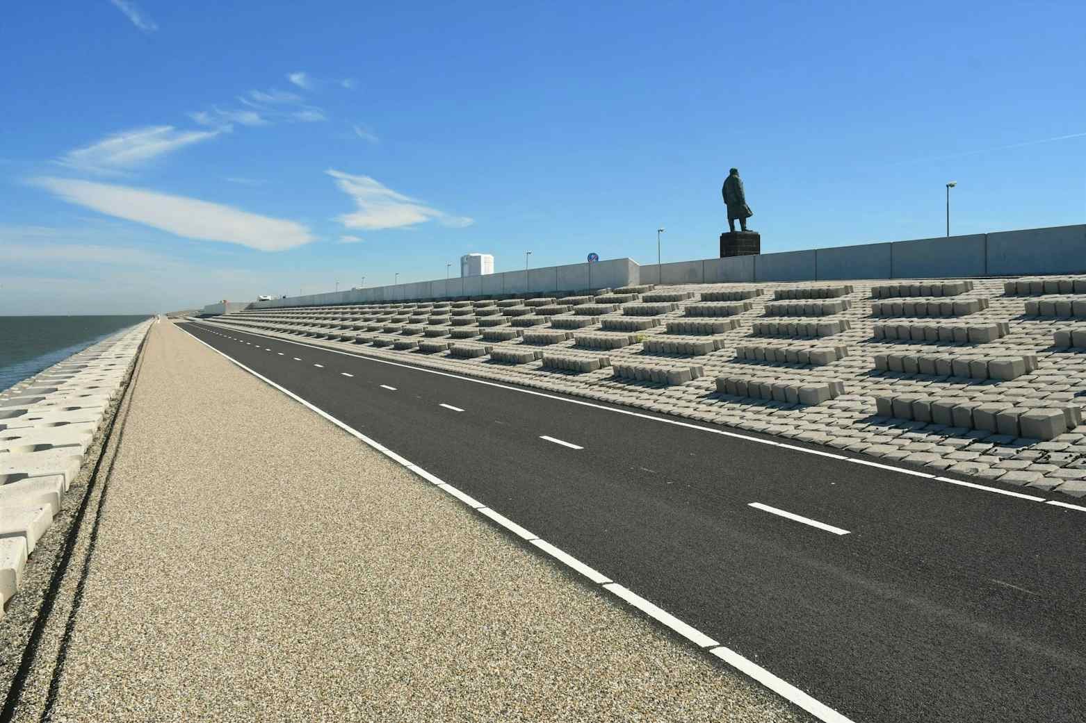 Einde van de autobus en kortstondige fietsbruggen langs de uitgang 3 Afsluitdijk2026