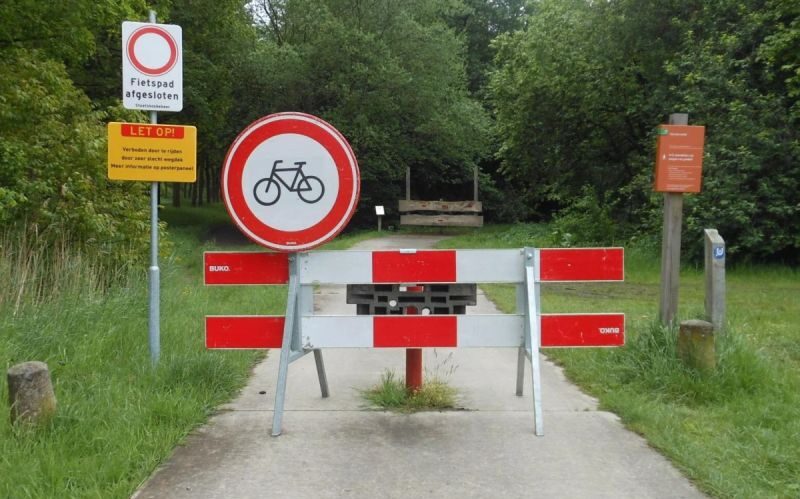NTFU en Fietsersbond starten petitie voor behoud fietspaden in Flevoland 5 Afsluiting fietspad Flevoland Foto Dorpsdichter Jan Ippel e1783433336571